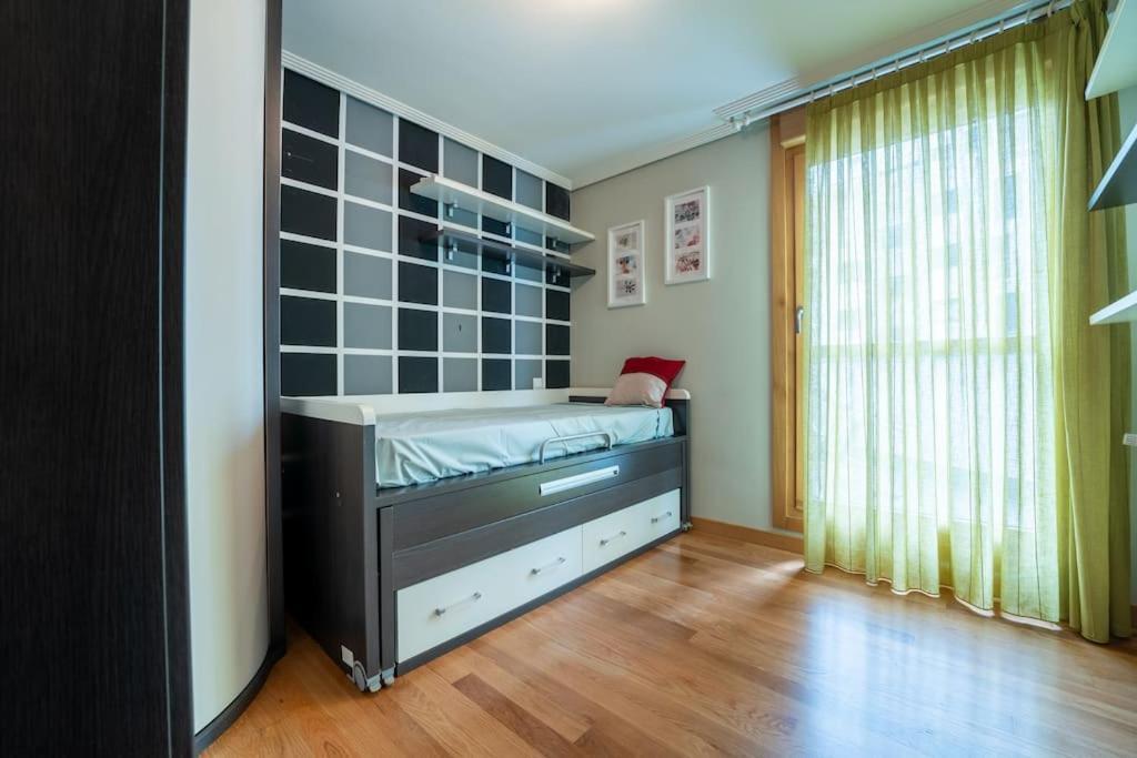 Apartamento En El Corazon De La Ciudad Con Parking Santander Exterior photo