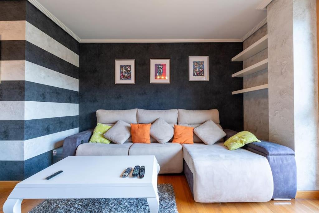 Apartamento En El Corazon De La Ciudad Con Parking Santander Exterior photo