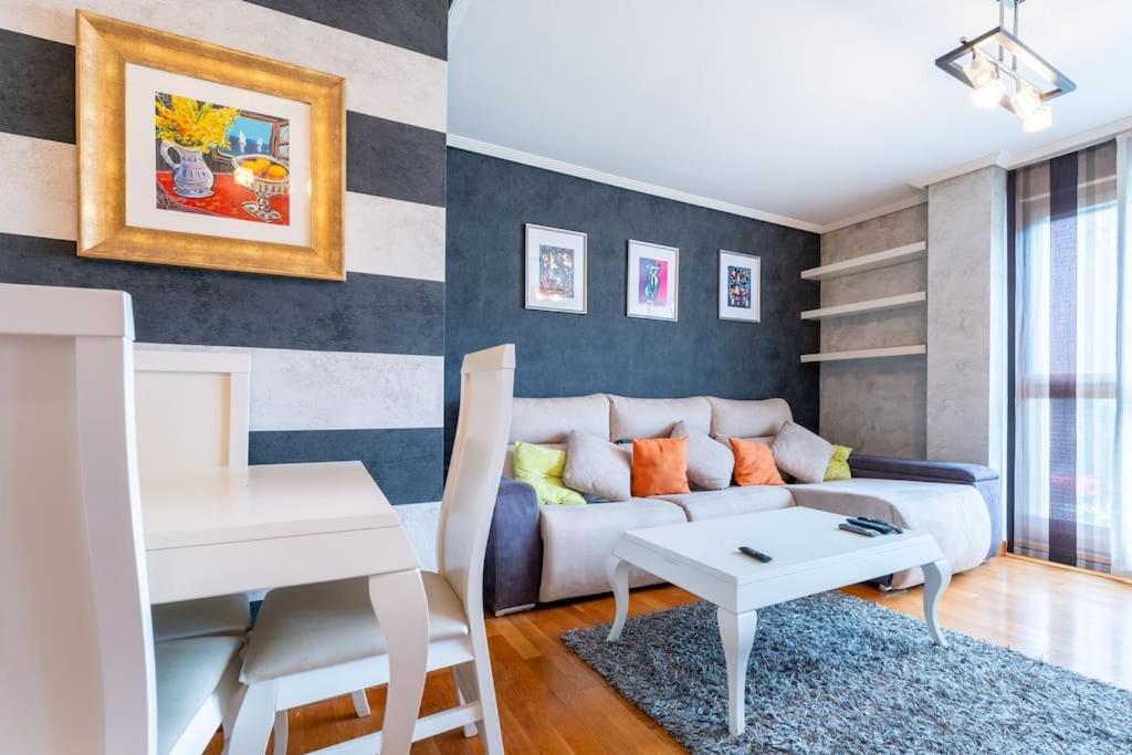 Apartamento En El Corazon De La Ciudad Con Parking Santander Exterior photo
